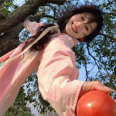 裸女游城